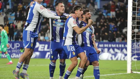 La Ponferradina suma y sigue. El equipo berciano recupera sensaciones, juego y goles ante su público. Fotos: Isaac Llamazares