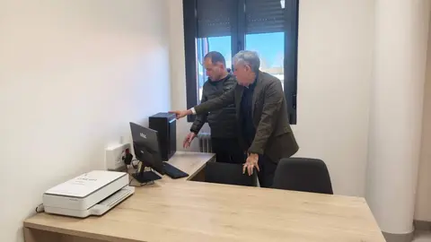 Diego visita los nuevos centros de Innovacion Rural y deportivo en Villaquejida. Foto: JCyL.