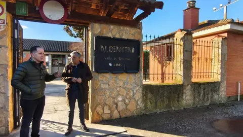 Diego visita los nuevos centros de Innovacion Rural y deportivo en Villaquejida. Foto: JCyL.