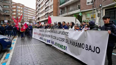 Los regantes del Páramo Bajo de León se movilizan ante la CHD para exigir que cumpla los compromisos firmados. Fotos: Leticia Pérez