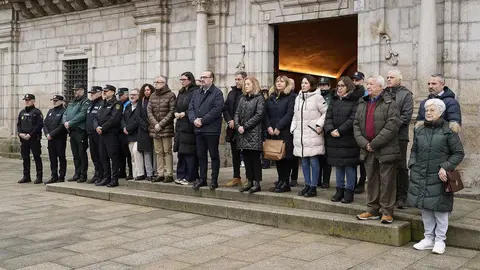 Minuto de silencio en el ayuntamiento de Ponferada por el accidente ferroviario de Adamuz (Córdoba). Fotos: César Sánchez