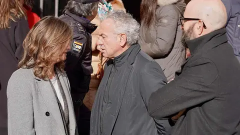El delegado del Gobierno asiste en León al minuto de silencio por las víctimas del accidente ferroviario en Adamuz (Córdoba). Foto: Campillo