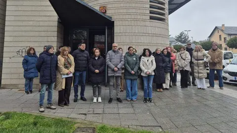 Minuto de silencio en el Consejo Comarcal del Bierzo presidido por Olegario Ramón.