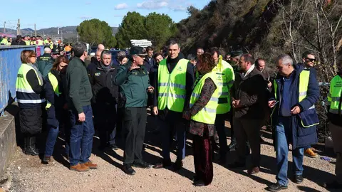 Ante la magnitud de la tragedia, el presidente del Gobierno, Pedro Sánchez, anunció desde Adamuz la declaración de tres días de luto oficial en todo el país, una medida de carácter nacional que simboliza el duelo colectivo y el acompañamiento institucional a las víctimas y sus familias.