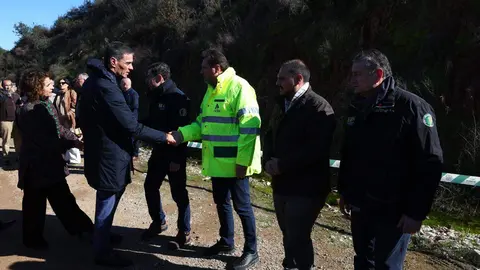 Ante la magnitud de la tragedia, el presidente del Gobierno, Pedro Sánchez, anunció desde Adamuz la declaración de tres días de luto oficial en todo el país, una medida de carácter nacional que simboliza el duelo colectivo y el acompañamiento institucional a las víctimas y sus familias.