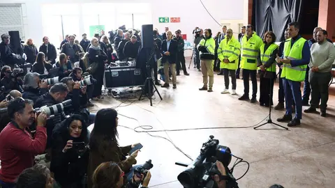 Ante la magnitud de la tragedia, el presidente del Gobierno, Pedro Sánchez, anunció desde Adamuz la declaración de tres días de luto oficial en todo el país, una medida de carácter nacional que simboliza el duelo colectivo y el acompañamiento institucional a las víctimas y sus familias.