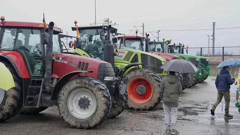 La Plataforma de Defensa del Campo Leonés (Decaleón) convoca una tractorada en contra de Mercosur, los recortes de la PAC y la competencia desleal. Foto: Campillo