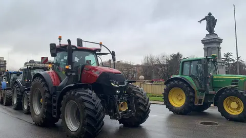 La Plataforma de Defensa del Campo Leonés (Decaleón) convoca una tractorada en contra de Mercosur, los recortes de la PAC y la competencia desleal. Foto: A.F.Reca