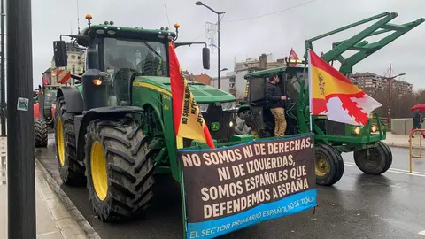 La Plataforma de Defensa del Campo Leonés (Decaleón) convoca una tractorada en contra de Mercosur, los recortes de la PAC y la competencia desleal. Foto: A.F.Reca