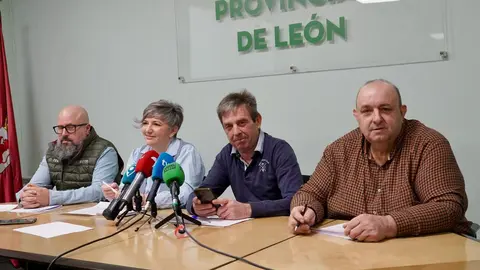Las cuatro organizaciones agrarias de la provincia de León -Ugal-Upa, Asaja, Ucale-Coag y UCCL- informan sobre las nuevas movilizaciones dentro de una convocatoria hecha de forma unitaria a nivel nacional y autonómico. Foto: Campillo.