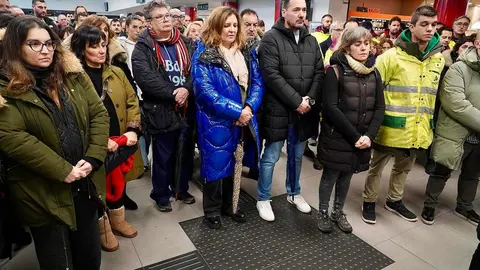 Los comités provinciales de RENFE y ADIF de León, guardan un minuto de silencio en solidaridad con las víctimas de los accidentes ferroviarios
