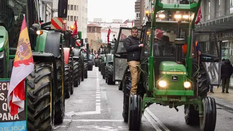 La Plataforma de Defensa del Campo Leonés (Decaleón) convoca una tractorada en contra de Mercosur, los recortes de la PAC y la competencia desleal. Foto: Campillo