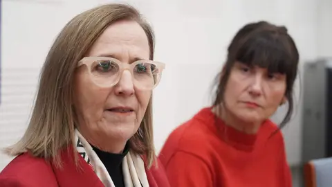 La presidenta de la Confederación Hidrográfica del Duero (CHD), María Jesús Lafuente, informa del desarrollo del encuentro con representantes de la Comunidad de Regantes del Páramo Bajo de León y Zamora.
Fotos: Rubén Cacho.