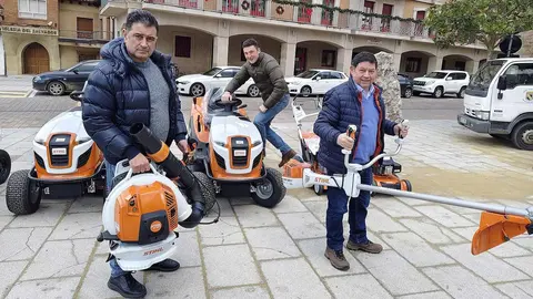 El Ayuntamiento de Valencia de Don Juan ha adquirido nueva maquinaria y herramientas para el mantenimiento de jardines y parques, dentro de un proceso de renovación y actualización de sus equipos municipales.