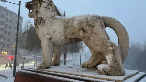 Nieve en el centro de la ciudad.