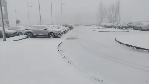 Nieve en el Parque Tecnológico de León este viernes.