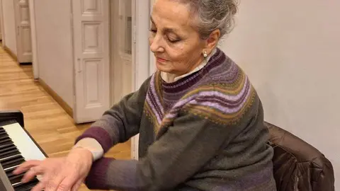 La pianista Camino de la Puente durante la presentación de la novela 'Memoria' en la Casa de León en Madrid.