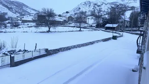 Nieve en Lumajo este viernes.