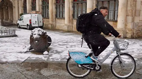 Nieve en la capital leonesa. Foto: Campillo.