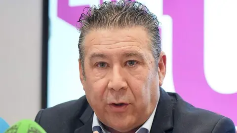 La secretaria general de Unión del Pueblo Leonés, Alicia Gallego, el vicesecretario general, Luis Mariano Santos, y el presidente, Carlos J. Salgado, valoran la legislatura que acaba de concluir en las Cortes de Castilla y León. Foto: Campillo.