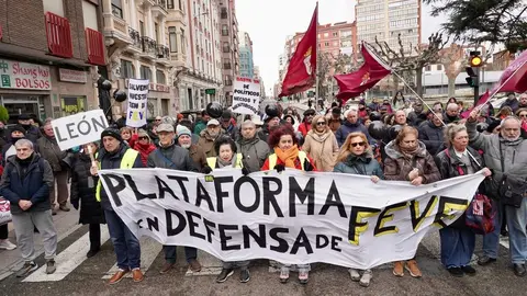 La Plataforma de Defensa del Ferrocarril de Vía Estrecha de León lleva a cabo un corte reivindicativo sobre el trazado de Feve. Foto: Campillo.