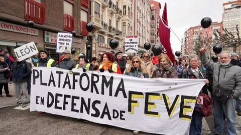 La Plataforma de Defensa del Ferrocarril de Vía Estrecha de León lleva a cabo un corte reivindicativo sobre el trazado de Feve. Foto: Campillo.