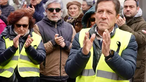 La Plataforma de Defensa del Ferrocarril de Vía Estrecha de León lleva a cabo un corte reivindicativo sobre el trazado de Feve. Foto: Campillo.