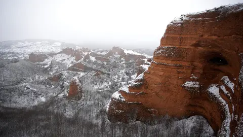 Temporal de nieve en el paraje natural de Las Médulas (León). Foto: César Sánchez.