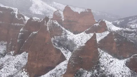 Temporal de nieve en el paraje natural de Las Médulas (León). Foto: César Sánchez.
