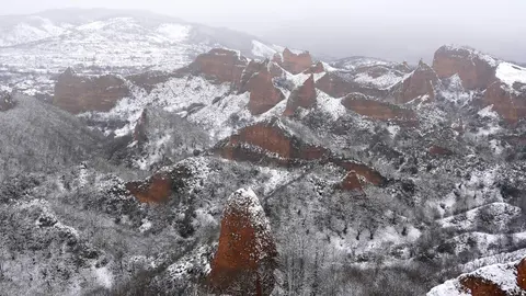 Temporal de nieve en el paraje natural de Las Médulas (León). Foto: César Sánchez.
