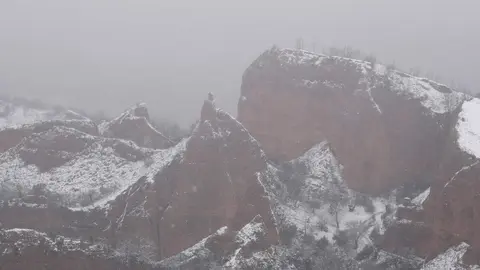 Temporal de nieve en el paraje natural de Las Médulas (León). Foto: César Sánchez.