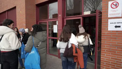Examen de aspirantes para las plazas de Formación Sanitaria Especializada en las titulaciones de Medicina, Enfermería, Farmacia, Psicología, Biología, Física y Química. Foto: Rubén Cacho.