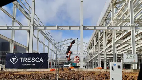 Las obras de ampliación de Laboratorios Syva en el Parque Tecnológico de León, en Armunia, han entrado en una fase plenamente reconocible a pie de recinto. Durante este mes de enero, los trabajos en torno al denominado Edificio 6000 permiten apreciar ya la magnitud de un proyecto estratégico. Fotos: Heraldo de León
