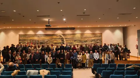 El delegado territorial de la Junta de Castilla y León en León, Eduardo Diego, presidió el acto de entrega de 322 distinciones a empleados públicos por su permanencia en el servicio y jubilación, con medallas de bronce, plata y oro por 15, 25 y 35 años de trayectoria, y placas a los jubilados.