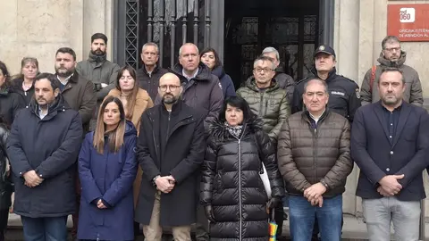 Minuto de silencio en la Subdelegación del Gobierno en León en repulsa de la violencia machista y del último caso de asesinato por Violencia de Género de una mujer de 33 años en Málaga.