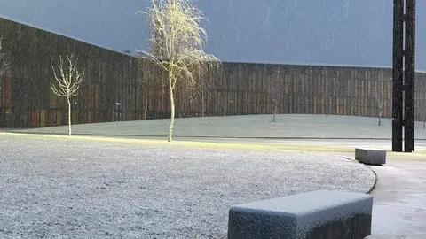 Nieve en la zona del Palacio de Congresos y Exposiciones. Foto: Silvia García.