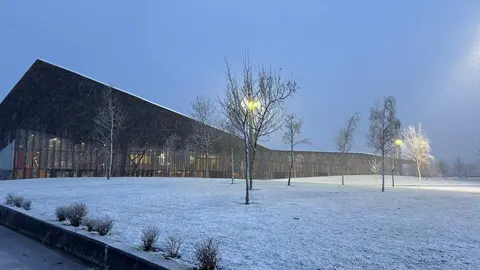 Nieve en la zona del Palacio de Congresos y Exposiciones. Foto: Silvia García.