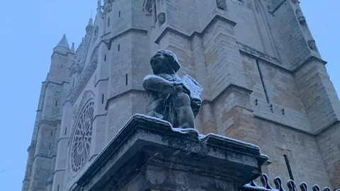 Nieve en la Catedral de la capital leonesa. Foto: A.F.R.