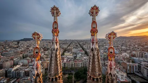 El vidrio fabricado por Tvitec será el gran protagonista visual del mirador de la Sagrada Familia de Barcelona, situado a más de 170 metros de altura, y desde el que se podrá contemplar la ciudad. Las obras del espectacular templo diseñado por Antonio Gaudí están a punto de culminar. Foto: Sagrada Familia.