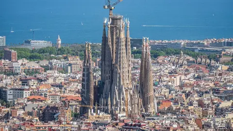 El vidrio fabricado por Tvitec será el gran protagonista visual del mirador de la Sagrada Familia de Barcelona, situado a más de 170 metros de altura, y desde el que se podrá contemplar la ciudad. Las obras del espectacular templo diseñado por Antonio Gaudí están a punto de culminar. Foto: Sagrada Familia.