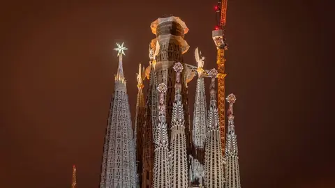 El vidrio fabricado por Tvitec será el gran protagonista visual del mirador de la Sagrada Familia de Barcelona, situado a más de 170 metros de altura, y desde el que se podrá contemplar la ciudad. Las obras del espectacular templo diseñado por Antonio Gaudí están a punto de culminar. Foto: Sagrada Familia.