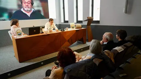 La Plataforma en Defensa del Ferrocarril de Vía Estrecha en León presenta un informe técnico-jurídico con soluciones para la integración de Feve en la ciudad