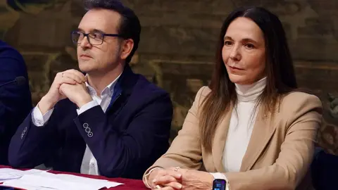 El presidente provincial del Partido Popular de León, Juan Carlos Suárez-Quiñones, presenta a la nueva cabeza de lista a las Cortes por León, Maria José Álvarez, y mantiene un encuentro con alcaldes, portavoces y simpatizantes acompañado por el consejero de Sanidad, Alejandro Vázquez. Foto: Campillo