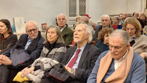 La Casa de León en Madrid acogió la presentación de 'Cuadernos de narrativa: Julio Llamazares', un volumen clave sobre la obra del autor leonés.