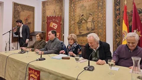 La Casa de León en Madrid acogió la presentación de 'Cuadernos de narrativa: Julio Llamazares', un volumen clave sobre la obra del autor leonés.
