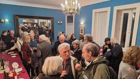 La Casa de León en Madrid acogió la presentación de 'Cuadernos de narrativa: Julio Llamazares', un volumen clave sobre la obra del autor leonés.