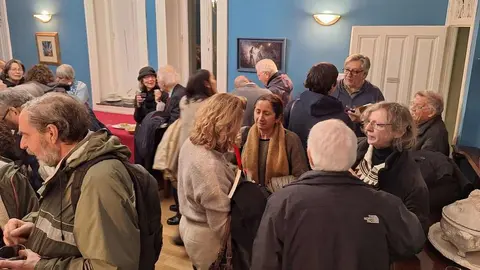 La Casa de León en Madrid acogió la presentación de 'Cuadernos de narrativa: Julio Llamazares', un volumen clave sobre la obra del autor leonés.