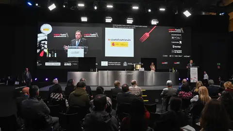 El chef José Gordón, al frente del restaurante El Capricho, en Jiménez de Jamuz, ha recibido en Madrid el Premio Alimentos de España a la Defensa del Producto, concedido por el Ministerio de Agricultura, Pesca y Alimentación.