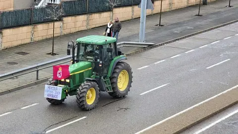 La protesta del campo leonés contra los acuerdos comerciales entre la Unión Europea y los países del Mercosur ya ha alcanzado León capital. Fotos: Carlos Calvo