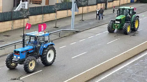 La protesta del campo leonés contra los acuerdos comerciales entre la Unión Europea y los países del Mercosur ya ha alcanzado León capital. Fotos: Carlos Calvo